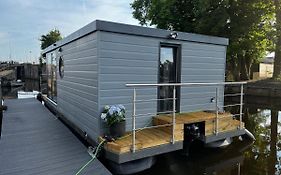 New Houseboat 2 Bedrooms